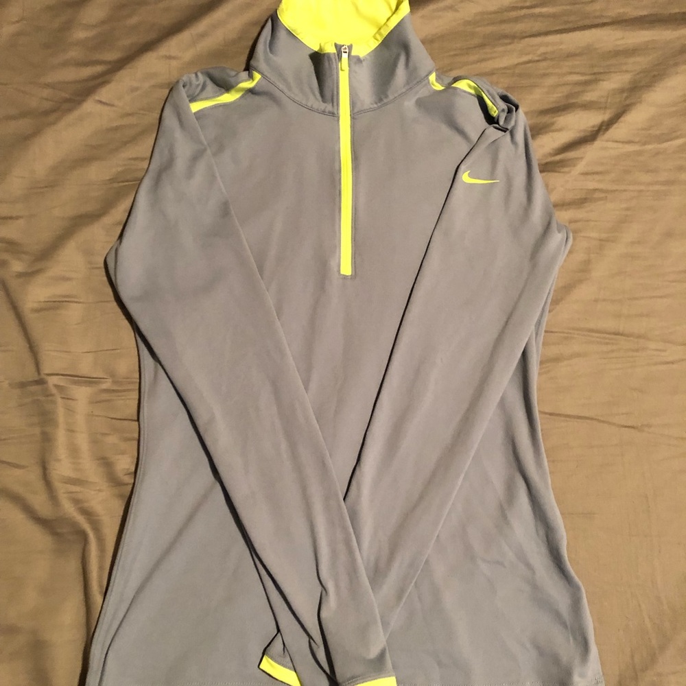 Nike pull over size Small